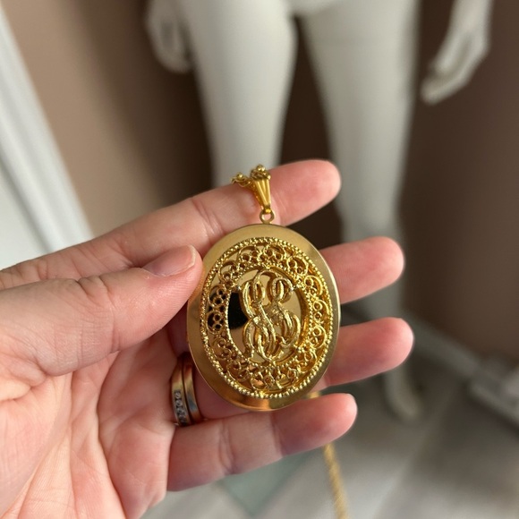 luxury large Elegant Gold Pendant Necklace 24 inches 😊 - Picture 7 of 7